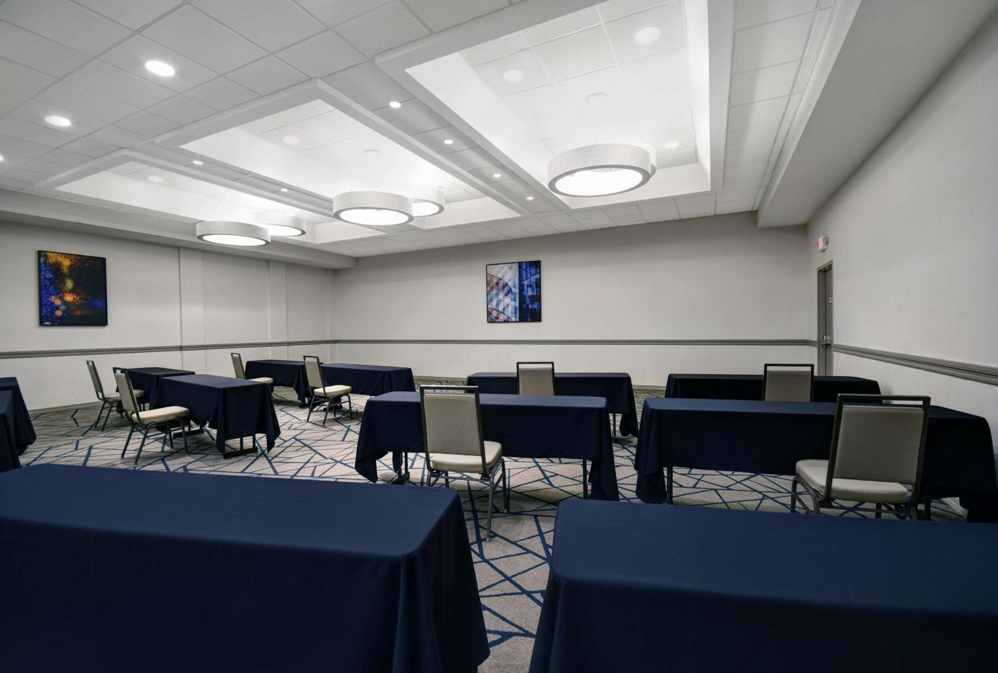 Embassy Suites By Hilton Detroit - Livonia/Novi מראה חיצוני תמונה