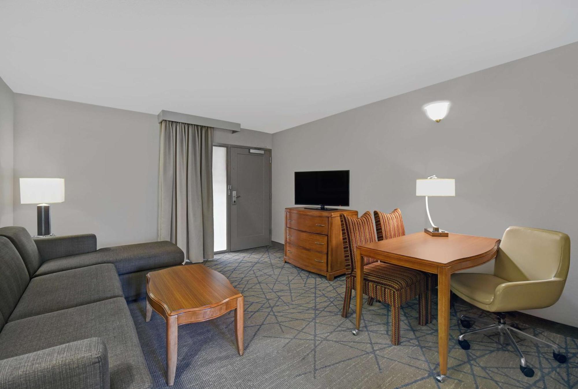 Embassy Suites By Hilton Detroit - Livonia/Novi מראה חיצוני תמונה