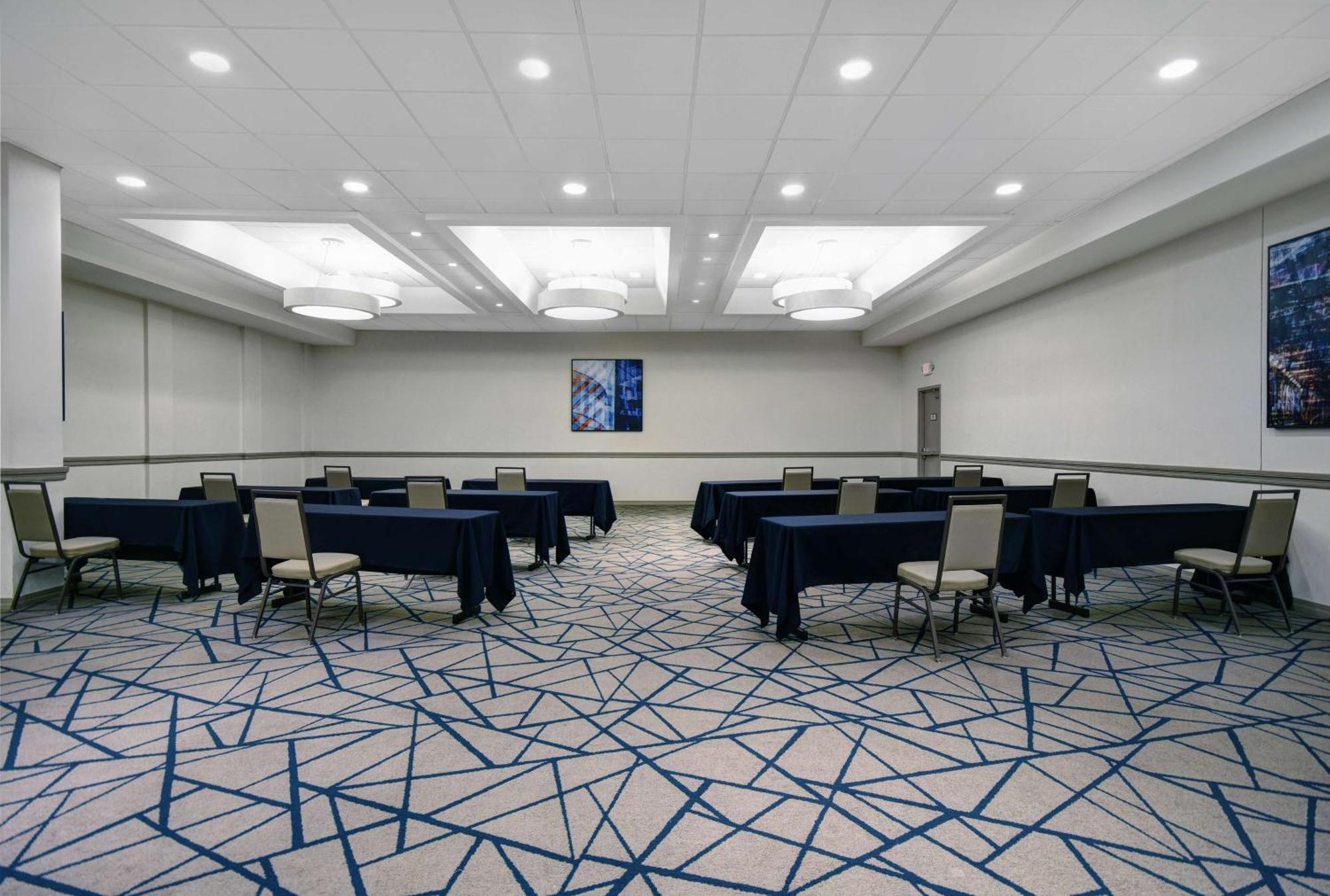 Embassy Suites By Hilton Detroit - Livonia/Novi מראה חיצוני תמונה