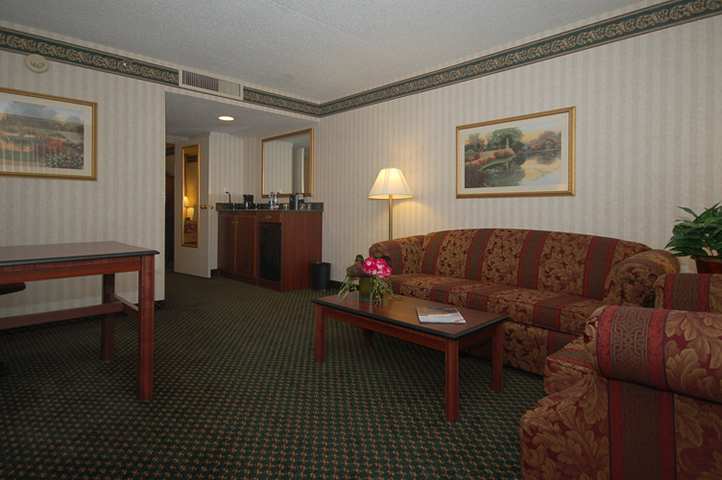Embassy Suites By Hilton Detroit - Livonia/Novi מראה חיצוני תמונה