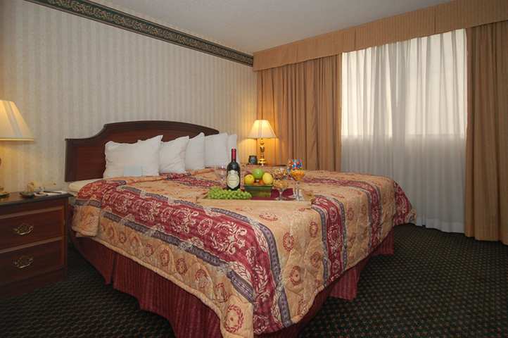 Embassy Suites By Hilton Detroit - Livonia/Novi מראה חיצוני תמונה