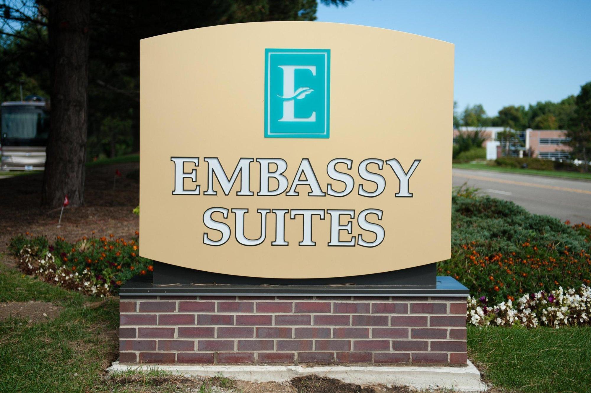 Embassy Suites By Hilton Detroit - Livonia/Novi מראה חיצוני תמונה