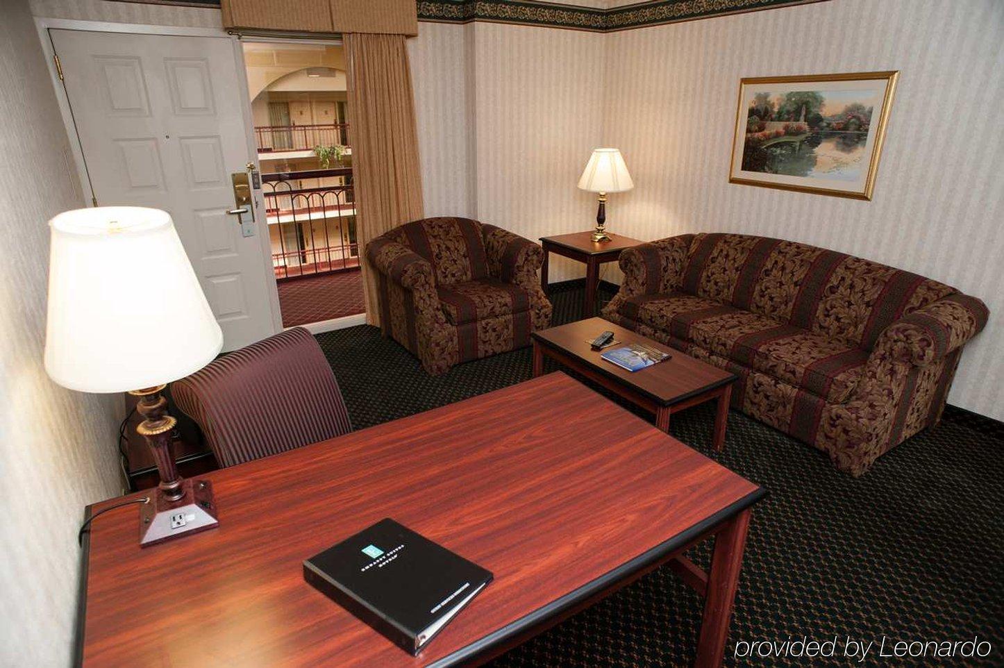 Embassy Suites By Hilton Detroit - Livonia/Novi מראה חיצוני תמונה