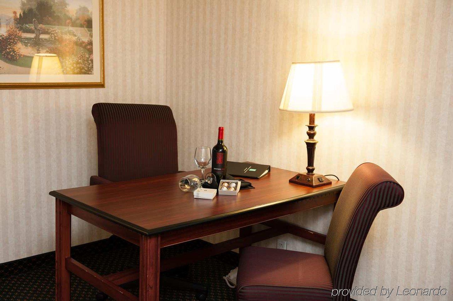 Embassy Suites By Hilton Detroit - Livonia/Novi מראה חיצוני תמונה