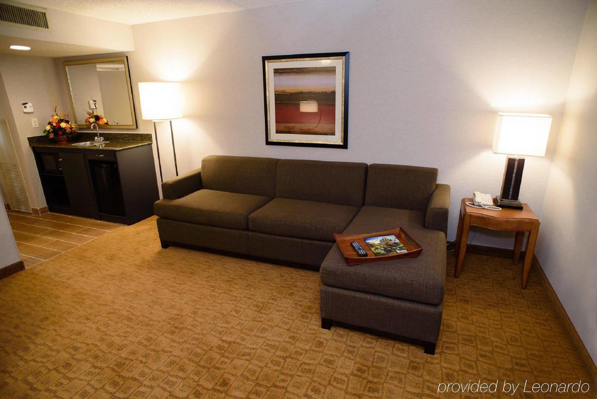 Embassy Suites By Hilton Detroit - Livonia/Novi מראה חיצוני תמונה